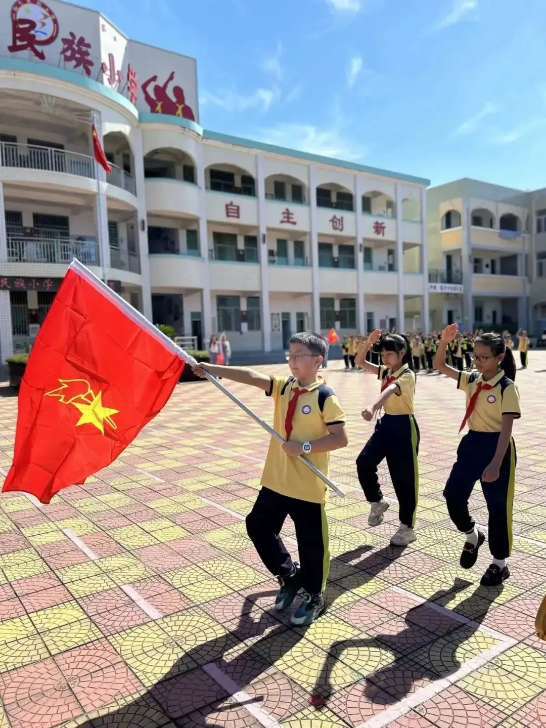 红领巾爱祖国,少年志谱华章——白奇民族小学一年级分批入队仪式 第39张 红领巾爱祖国,少年志谱华章——白奇民族小学一年级分批入队仪式 第39张