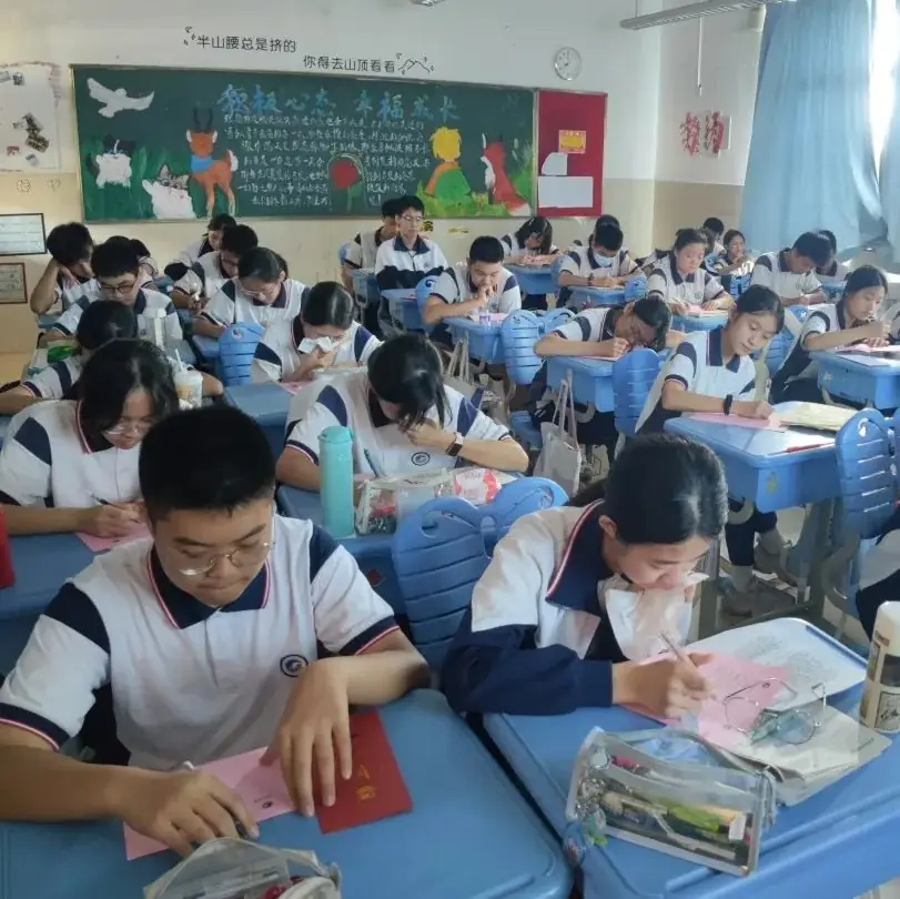龙翔万里 决胜中考 ——广州市番禺区广铁一中铁英学校2024届初三年级中考冲刺动员大会 第103张 龙翔万里 决胜中考 ——广州市番禺区广铁一中铁英学校2024届初三年级中考冲刺动员大会 第103张