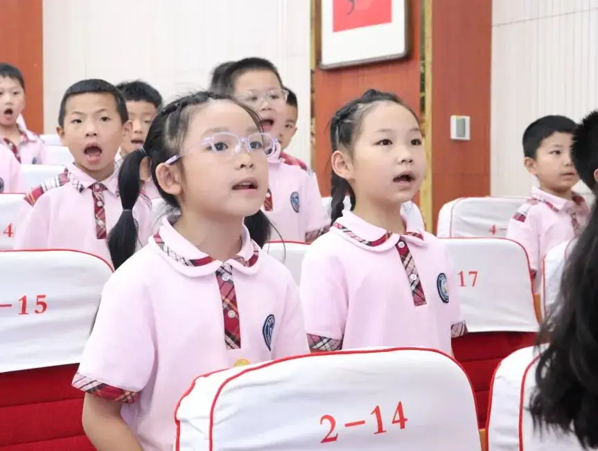 红领巾爱祖国 ——枝江英杰小学开展六一主题队日暨新队员入队仪式活动 第17张