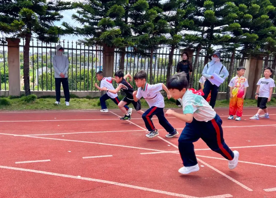 平潭岚城乡中心小学“绿色奥运,环保前行”第六届健体节 第25张 平潭岚城乡中心小学“绿色奥运,环保前行”第六届健体节 第25张