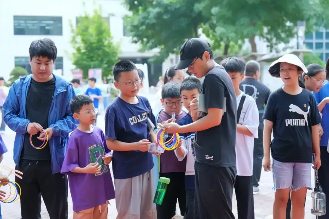 瞧,谁家的小学六一儿童节这样过!——郑州中学第四附属小学第三届爱心义卖暨社团展演活动 第38张 瞧,谁家的小学六一儿童节这样过!——郑州中学第四附属小学第三届爱心义卖暨社团展演活动 第38张