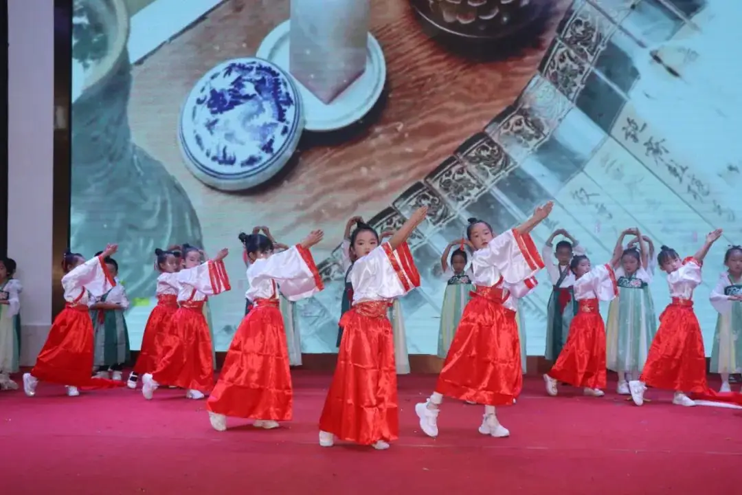 童心飞扬 梦想起航——曲靖经开区朝阳小学“六一”文艺汇演一年级专场 第74张 童心飞扬 梦想起航——曲靖经开区朝阳小学“六一”文艺汇演一年级专场 第74张