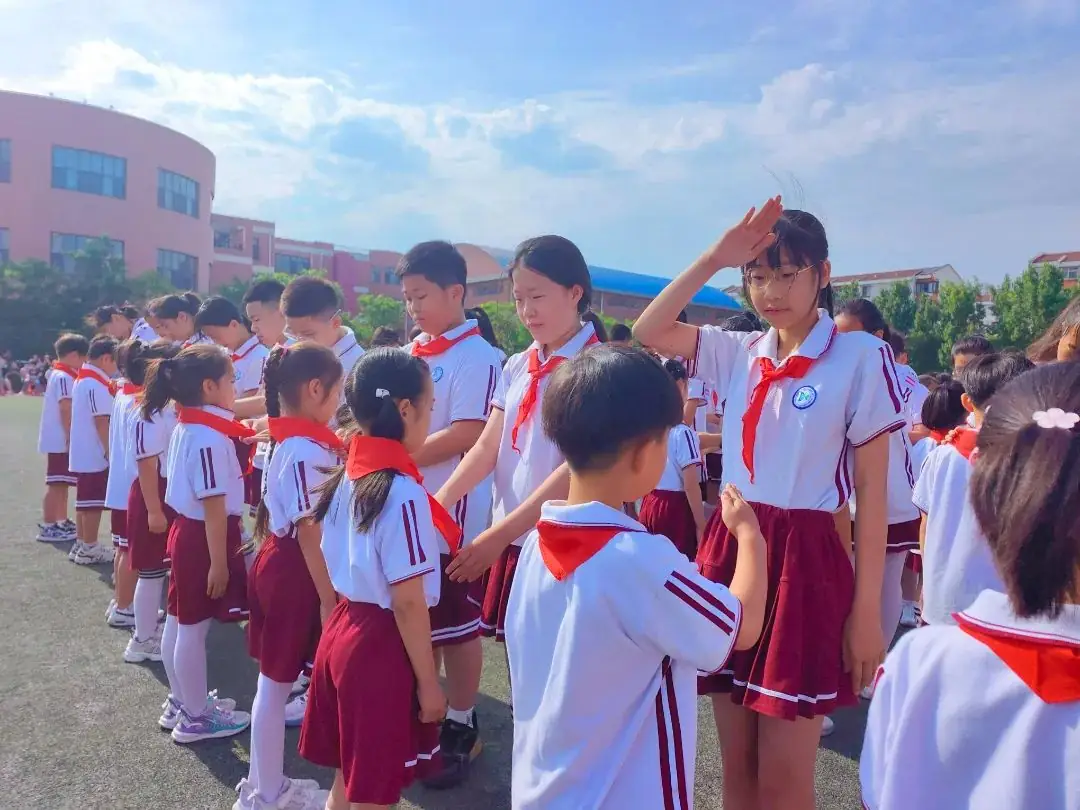 红领巾爱中国·争做新时代好队员——滨瑕小学举行主题队日暨2024年度一年级入队仪式 第6张 红领巾爱中国·争做新时代好队员——滨瑕小学举行主题队日暨2024年度一年级入队仪式 第6张