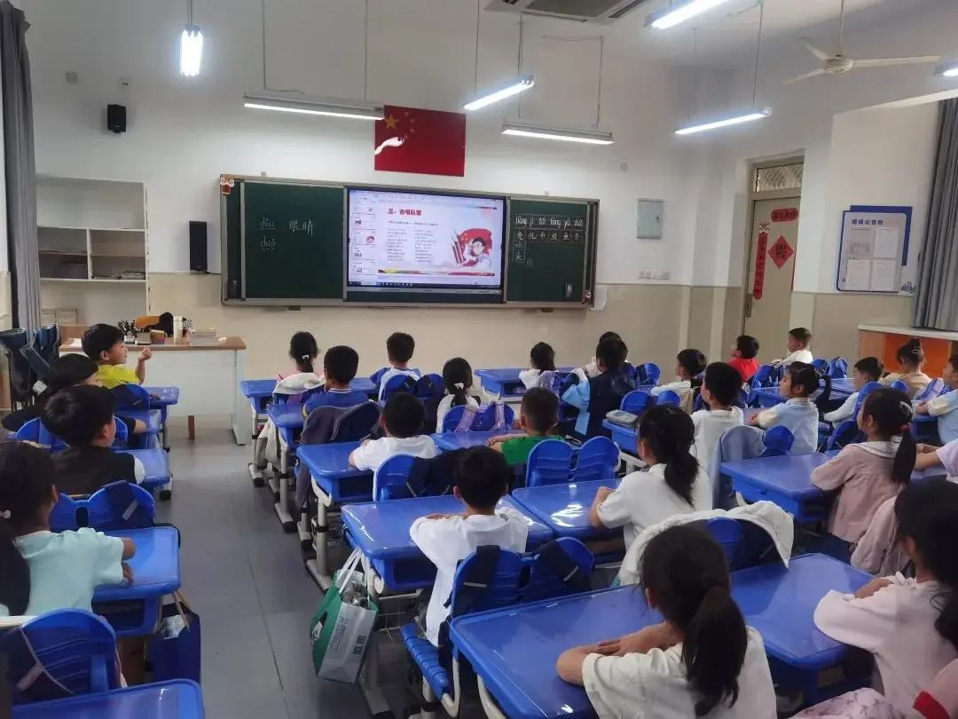 【 江丰小学】红领巾爱祖国,争做新时代好队员——江丰小学一年级入队仪式 第11张