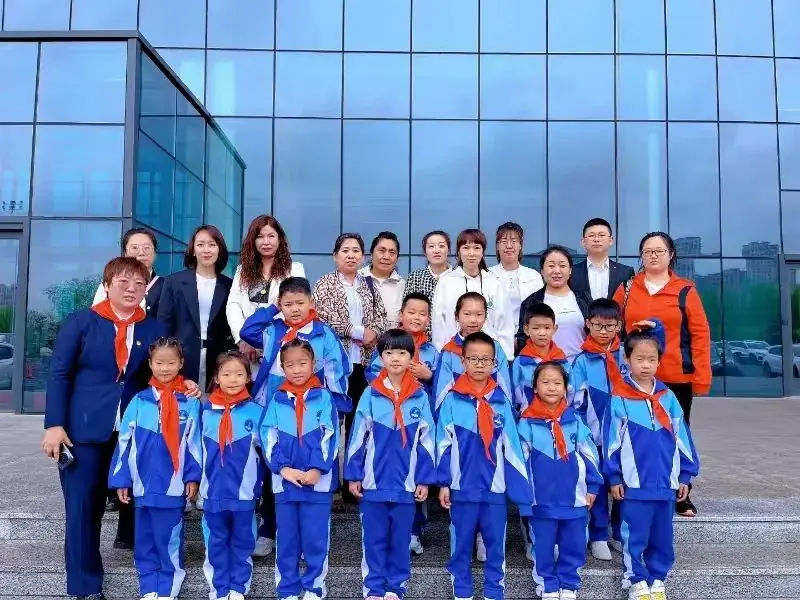 鸡冠区东风小学举行“红领巾爱祖国”新队员分批入队仪式 第25张 鸡冠区东风小学举行“红领巾爱祖国”新队员分批入队仪式 第25张