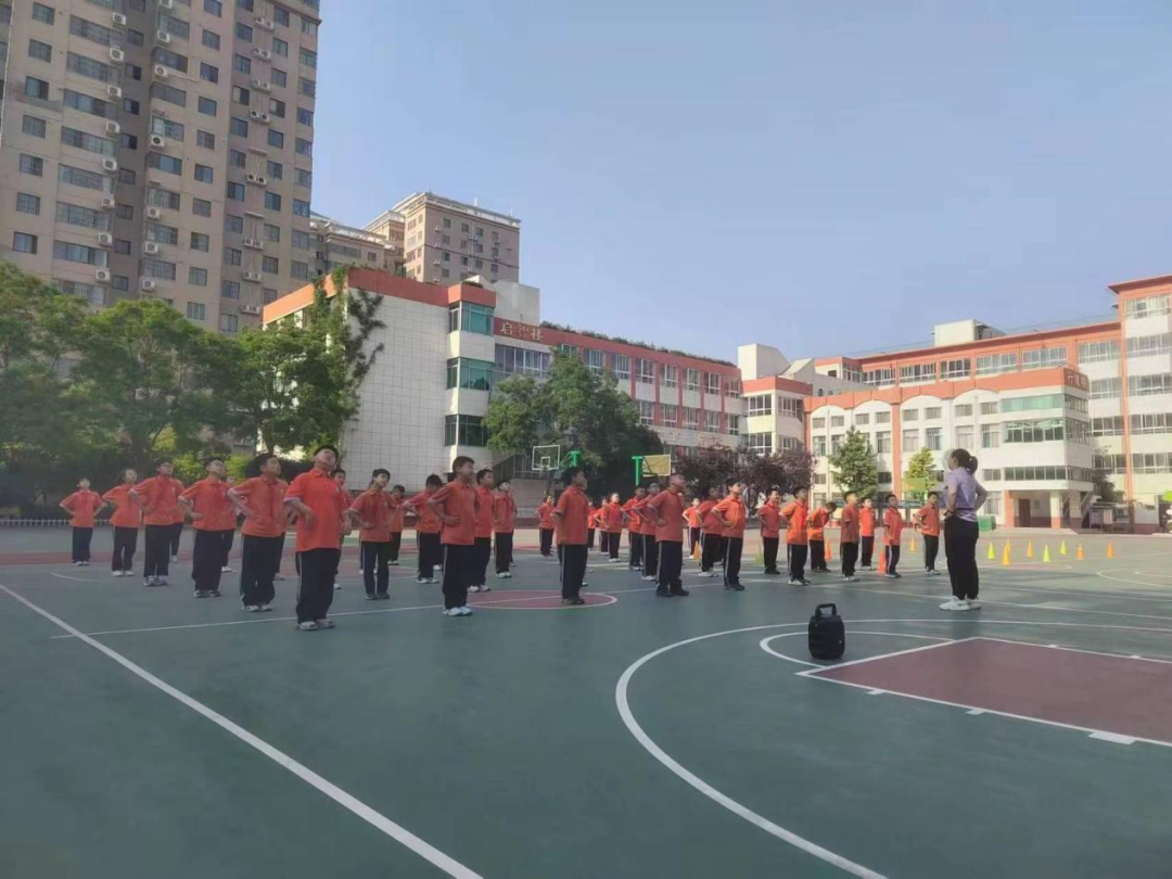 展风采、促成长、争达标——新乡市外国语小学2024年度技能学科青年教师达标课活动掠影 第12张 展风采、促成长、争达标——新乡市外国语小学2024年度技能学科青年教师达标课活动掠影 第12张