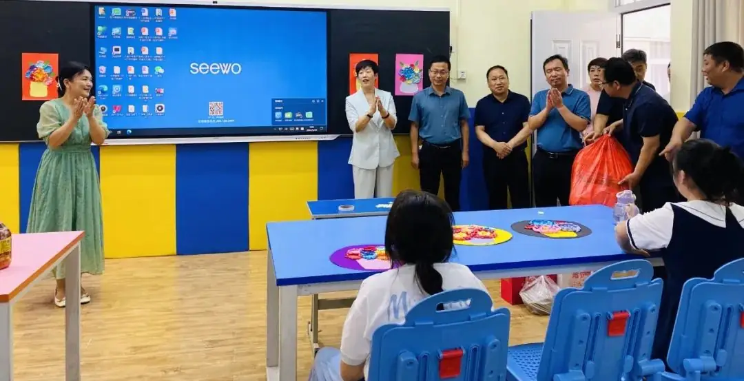 六一前夕,区委副书记陈洪远看望慰问新鹰小学启智班师生 第1张 六一前夕,区委副书记陈洪远看望慰问新鹰小学启智班师生 第1张