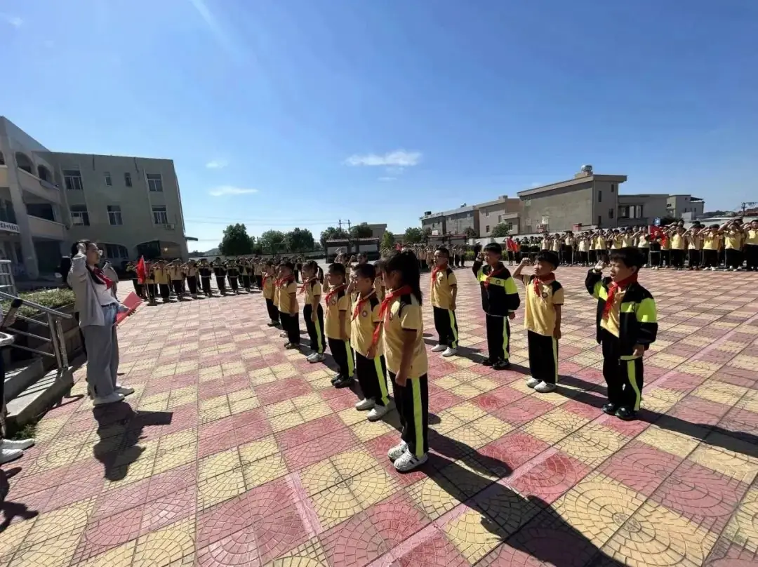 红领巾爱祖国,少年志谱华章——白奇民族小学一年级分批入队仪式 第38张 红领巾爱祖国,少年志谱华章——白奇民族小学一年级分批入队仪式 第38张