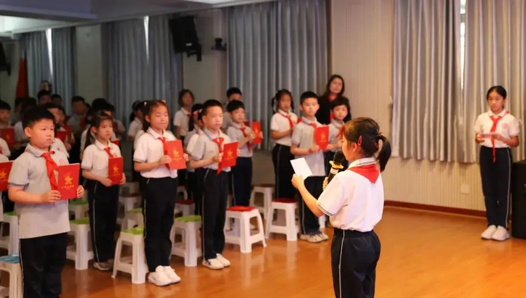 梅园小学2024年二年级入队仪式暨东海局新老结对关爱梅园学子活动 第39张