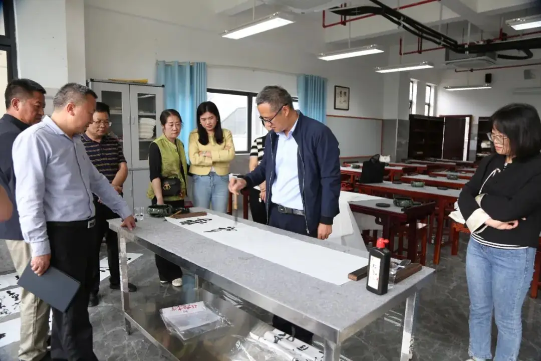 修文县“文艺进校园”暨修文县第四小学2024年“六·一”书画大赛活动举行 第2张 修文县“文艺进校园”暨修文县第四小学2024年“六·一”书画大赛活动举行 第2张
