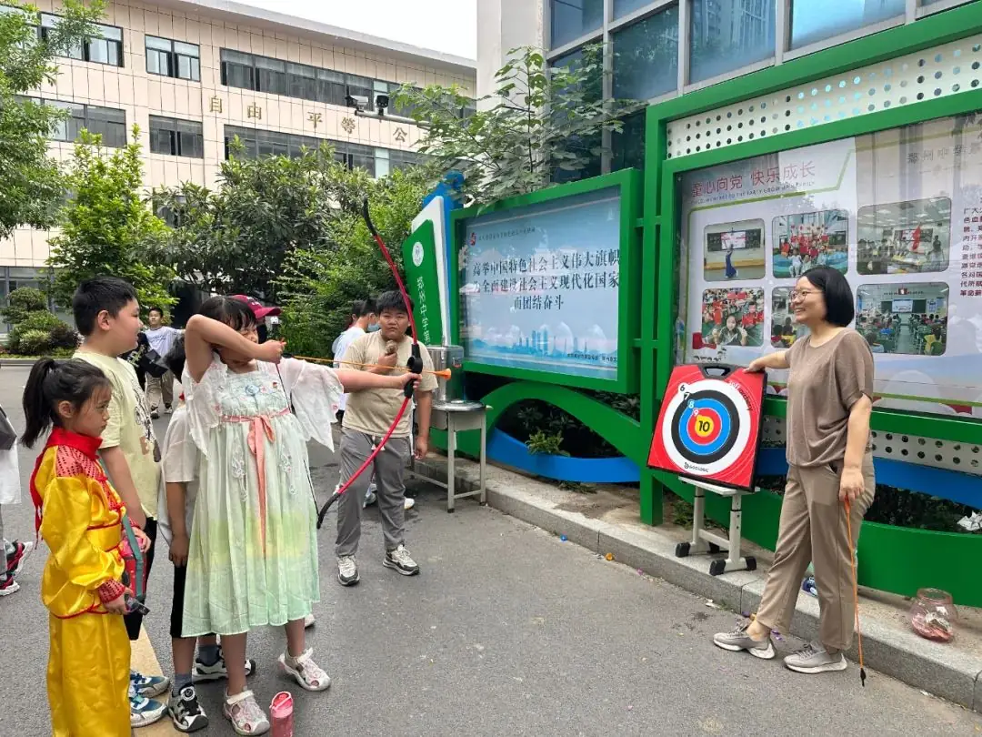 瞧,谁家的小学六一儿童节这样过!——郑州中学第四附属小学第三届爱心义卖暨社团展演活动 第53张 瞧,谁家的小学六一儿童节这样过!——郑州中学第四附属小学第三届爱心义卖暨社团展演活动 第53张
