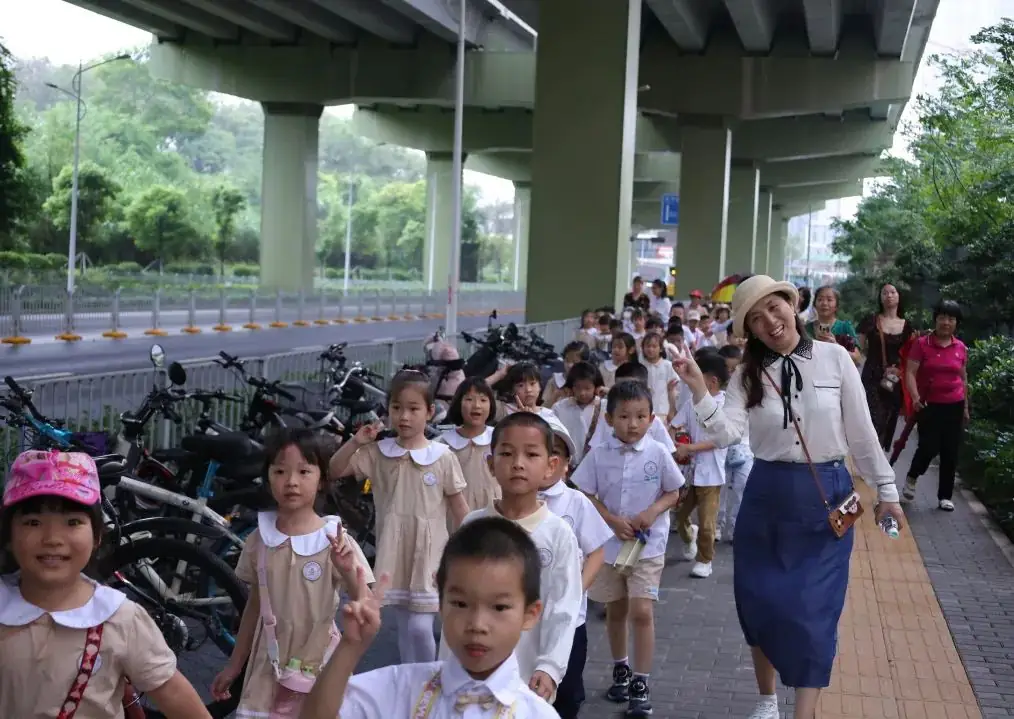 走进小学,幼见成长——宝澜雅苑幼儿园参观小学活动 第27张 走进小学,幼见成长——宝澜雅苑幼儿园参观小学活动 第27张