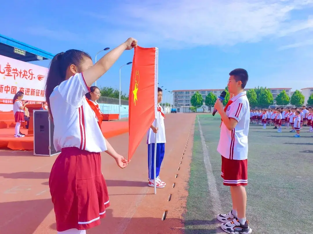 红领巾爱中国·争做新时代好队员——滨瑕小学举行主题队日暨2024年度一年级入队仪式 第11张 红领巾爱中国·争做新时代好队员——滨瑕小学举行主题队日暨2024年度一年级入队仪式 第11张