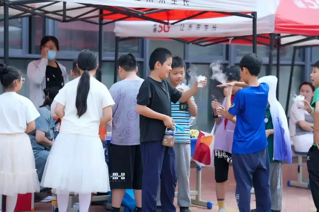 瞧,谁家的小学六一儿童节这样过!——郑州中学第四附属小学第三届爱心义卖暨社团展演活动 第37张 瞧,谁家的小学六一儿童节这样过!——郑州中学第四附属小学第三届爱心义卖暨社团展演活动 第37张