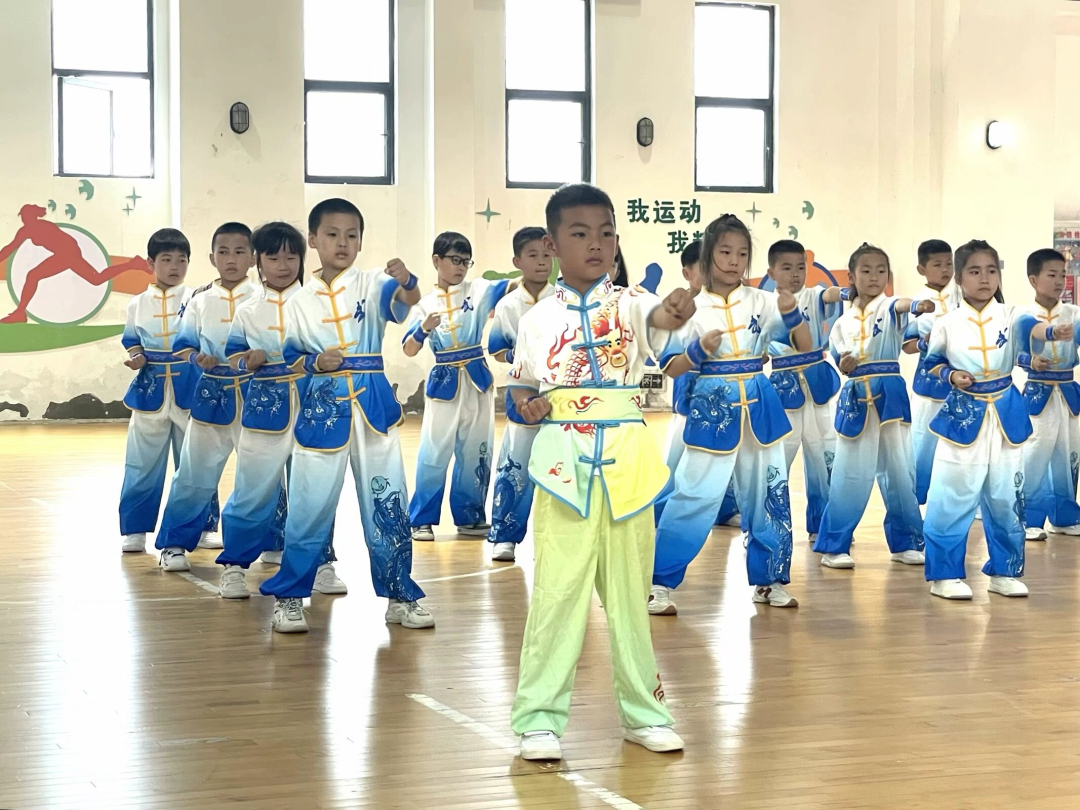 平潭岚城乡中心小学“绿色奥运,环保前行”第六届健体节 第46张 平潭岚城乡中心小学“绿色奥运,环保前行”第六届健体节 第46张