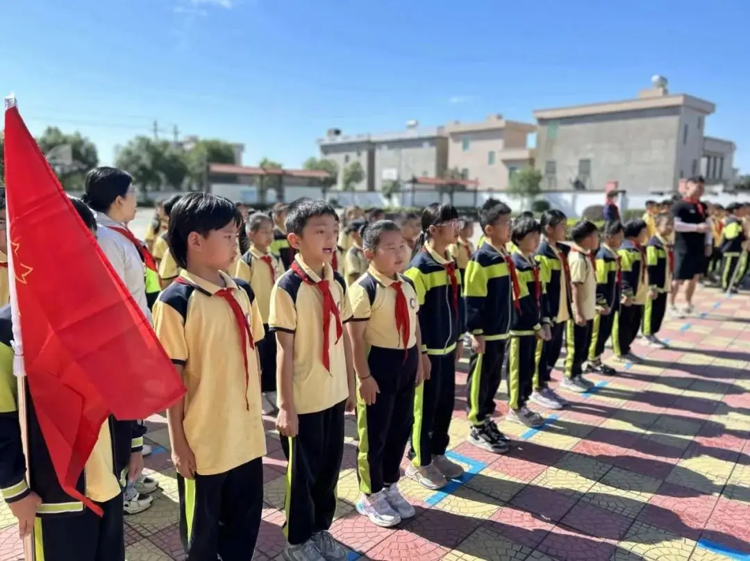 红领巾爱祖国,少年志谱华章——白奇民族小学一年级分批入队仪式 第20张 红领巾爱祖国,少年志谱华章——白奇民族小学一年级分批入队仪式 第20张