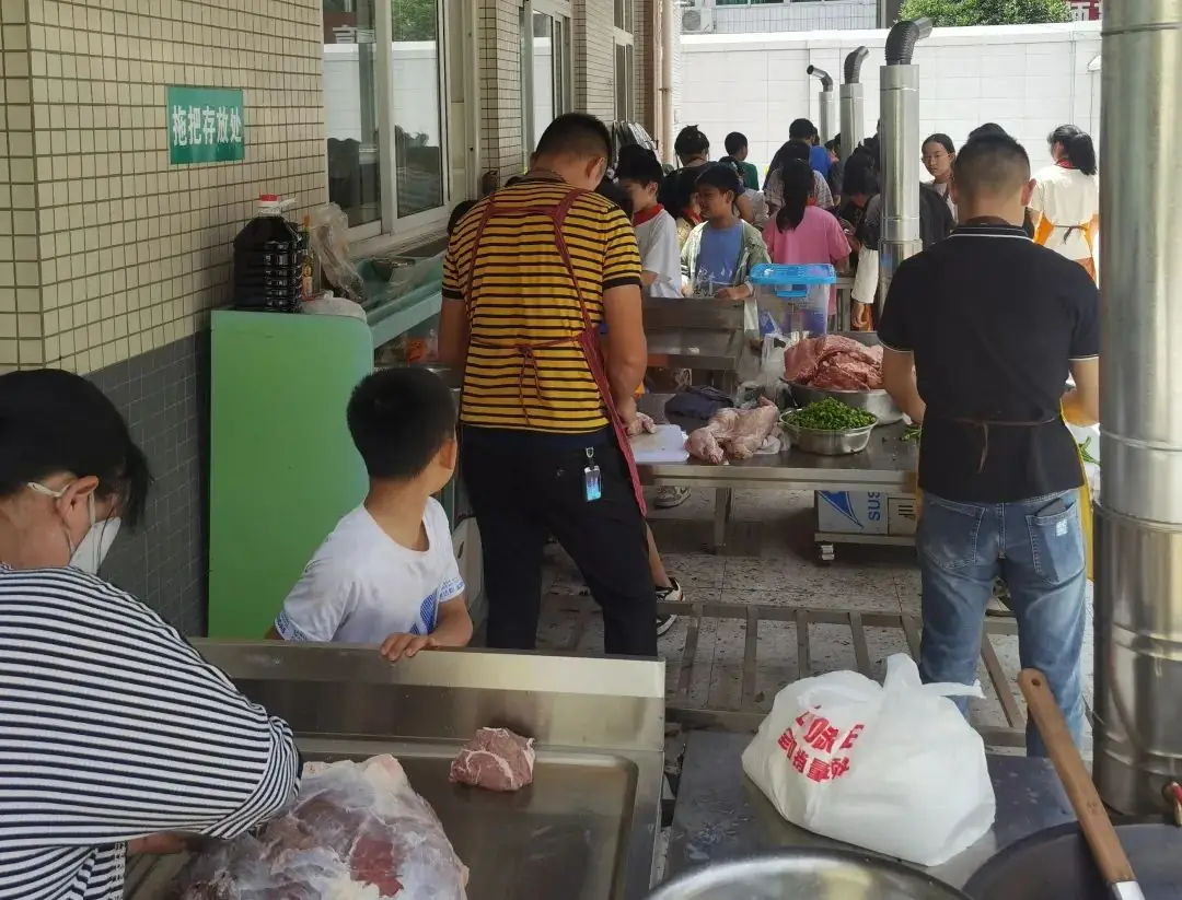 【鸣响 • 实践】崇平小学劳动实践课程“呦呦乐厨”之“烹”出精彩(五) 第77张