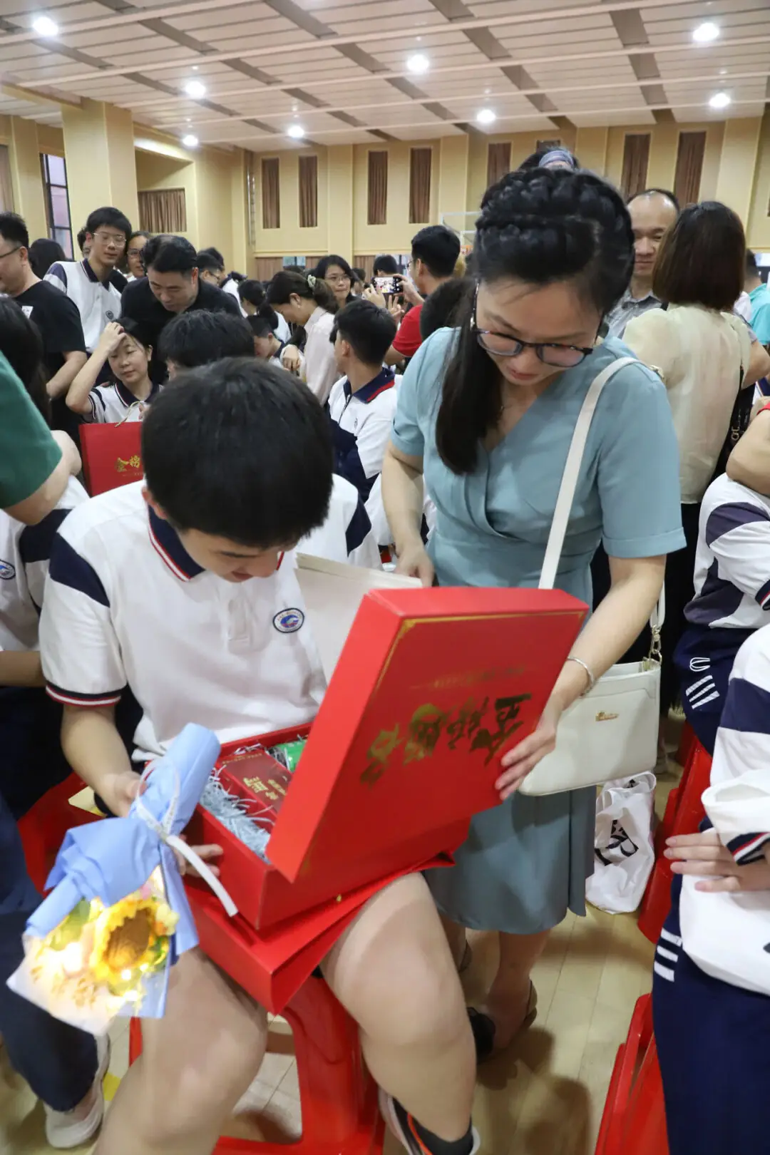 龙翔万里 决胜中考 ——广州市番禺区广铁一中铁英学校2024届初三年级中考冲刺动员大会 第55张 龙翔万里 决胜中考 ——广州市番禺区广铁一中铁英学校2024届初三年级中考冲刺动员大会 第55张