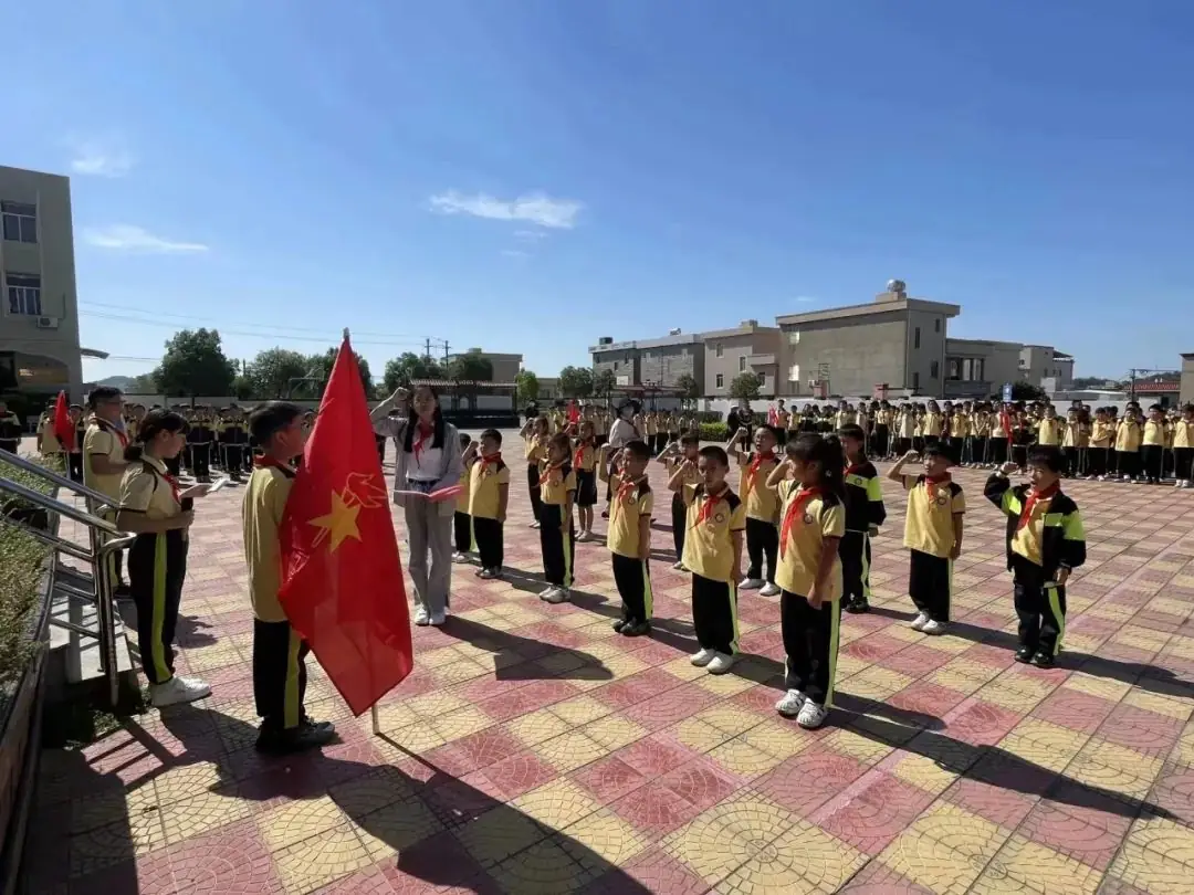 红领巾爱祖国,少年志谱华章——白奇民族小学一年级分批入队仪式 第33张 红领巾爱祖国,少年志谱华章——白奇民族小学一年级分批入队仪式 第33张