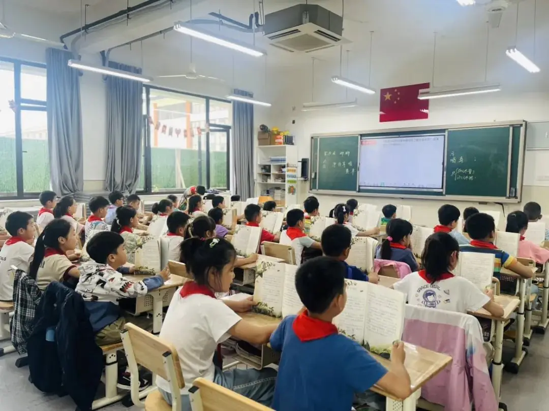 【江丰小学】一班一品,丰采润心——江丰小学“美丽教室”评比活动 第72张 【江丰小学】一班一品,丰采润心——江丰小学“美丽教室”评比活动 第72张