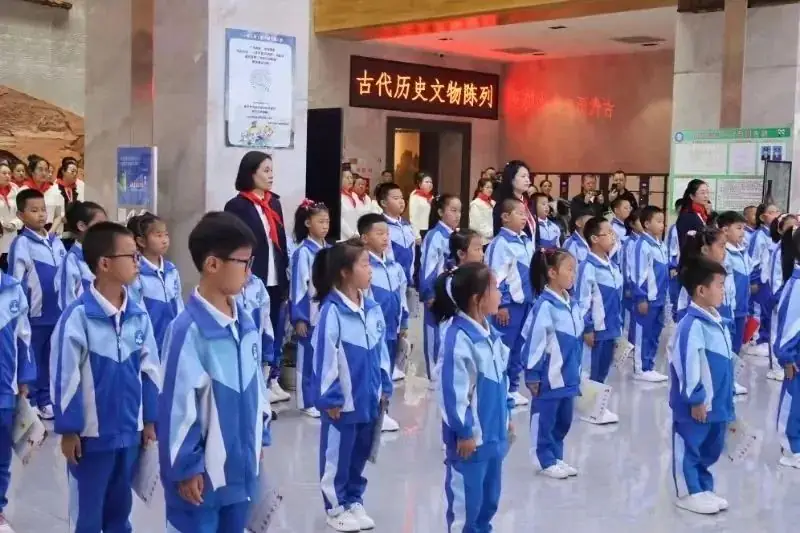 鸡冠区东风小学举行“红领巾爱祖国”新队员分批入队仪式 第12张 鸡冠区东风小学举行“红领巾爱祖国”新队员分批入队仪式 第12张