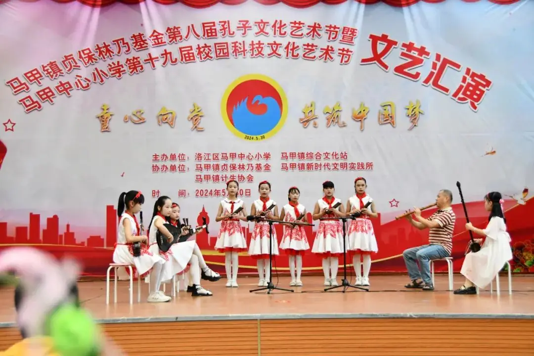 马甲中心小学举行第十九届校园科技文化艺术节文艺汇演活动 第17张 马甲中心小学举行第十九届校园科技文化艺术节文艺汇演活动 第17张