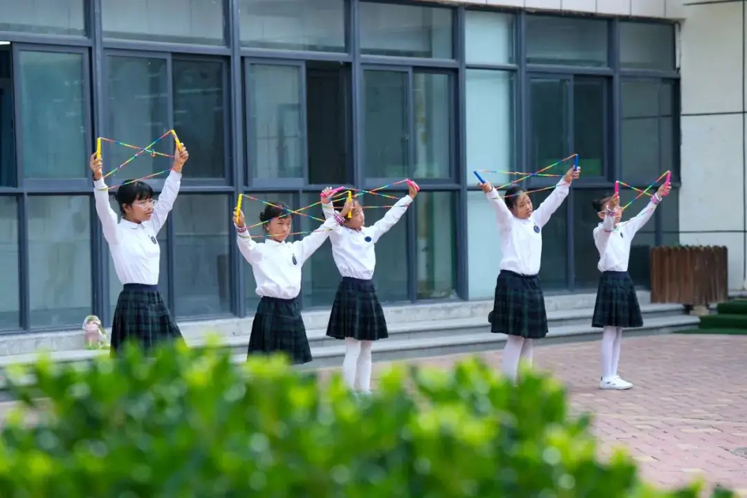 瞧,谁家的小学六一儿童节这样过!——郑州中学第四附属小学第三届爱心义卖暨社团展演活动 第60张 瞧,谁家的小学六一儿童节这样过!——郑州中学第四附属小学第三届爱心义卖暨社团展演活动 第60张