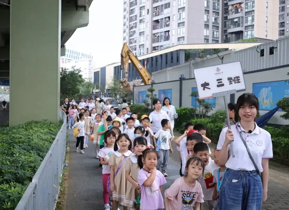 走进小学,幼见成长——宝澜雅苑幼儿园参观小学活动 第26张 走进小学,幼见成长——宝澜雅苑幼儿园参观小学活动 第26张