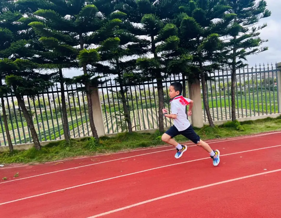 平潭岚城乡中心小学“绿色奥运,环保前行”第六届健体节 第22张 平潭岚城乡中心小学“绿色奥运,环保前行”第六届健体节 第22张