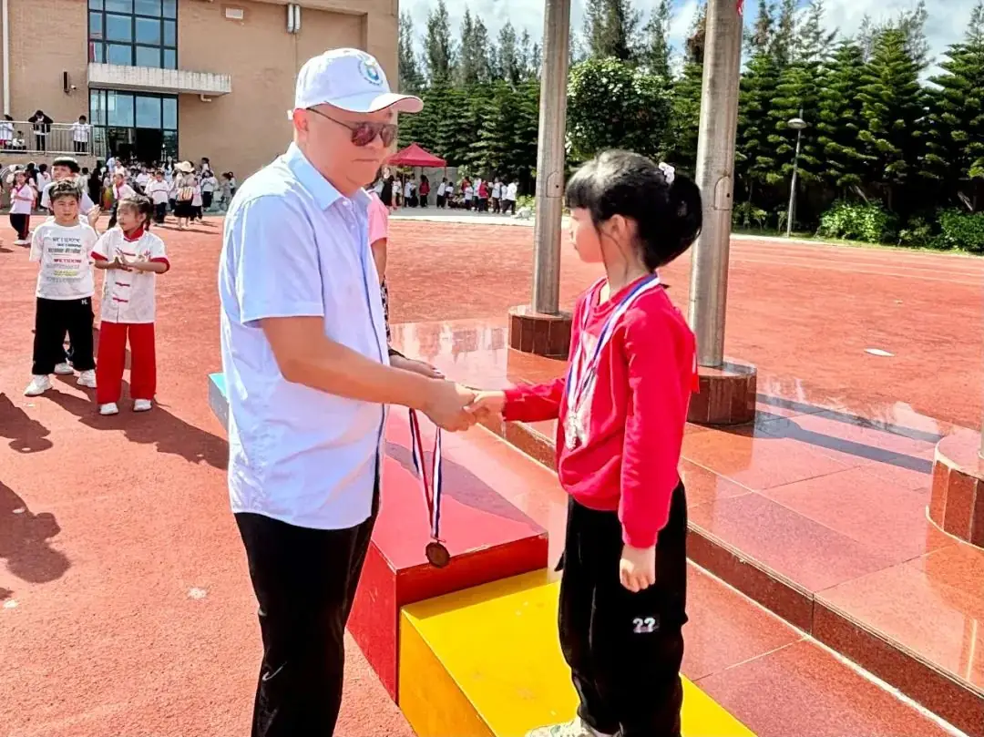 平潭岚城乡中心小学“绿色奥运,环保前行”第六届健体节 第68张 平潭岚城乡中心小学“绿色奥运,环保前行”第六届健体节 第68张