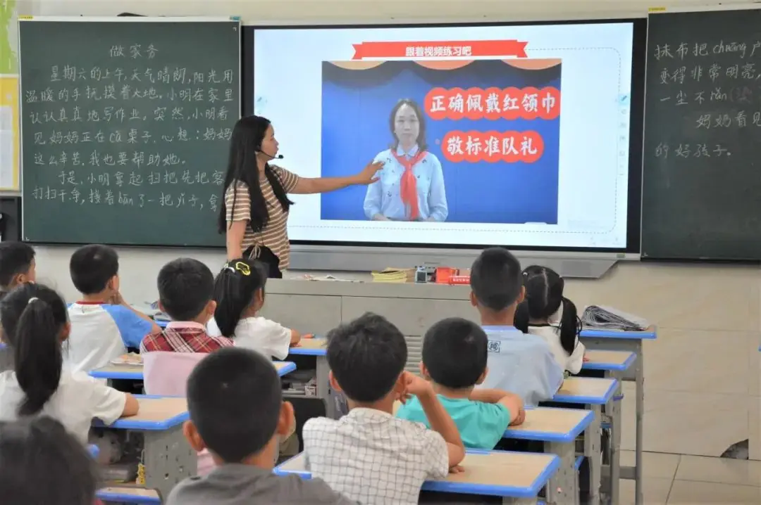 红领巾爱祖国 ——枝江英杰小学开展六一主题队日暨新队员入队仪式活动 第8张