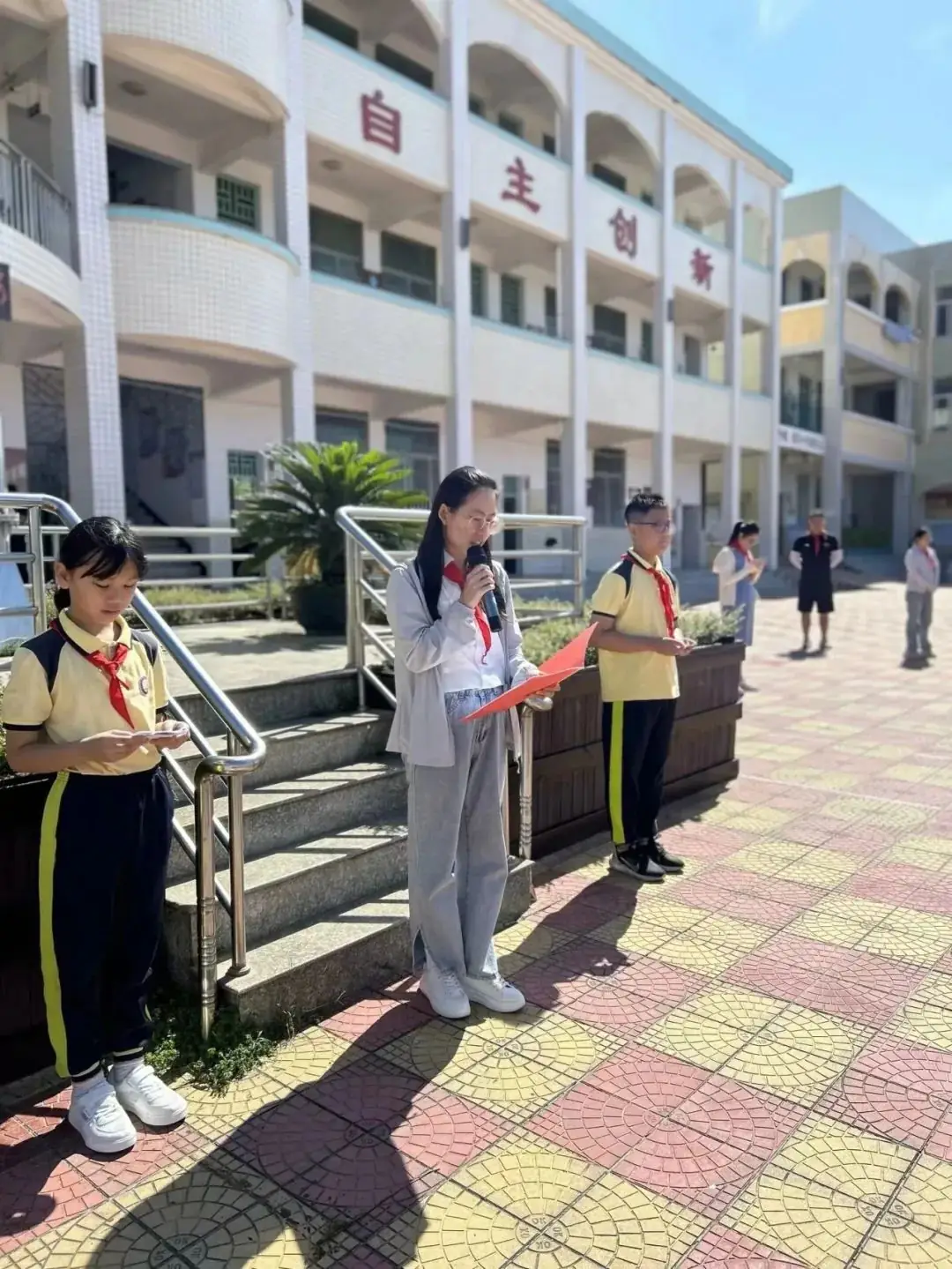 红领巾爱祖国,少年志谱华章——白奇民族小学一年级分批入队仪式 第21张 红领巾爱祖国,少年志谱华章——白奇民族小学一年级分批入队仪式 第21张