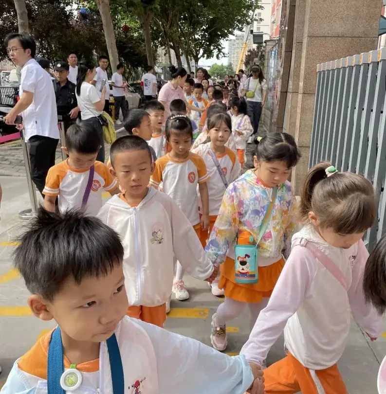 【未央学前.走进小学】走进小学 爱享成长—大班幼儿体验小学社会实践活动 第7张 【未央学前.走进小学】走进小学 爱享成长—大班幼儿体验小学社会实践活动 第7张