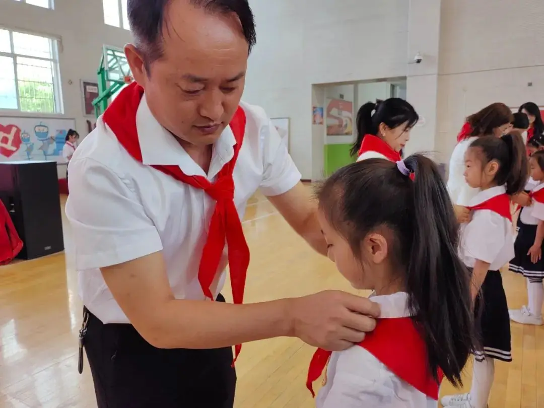 红领巾爱祖国——金谟小学少先队新队员入队仪式 第38张 红领巾爱祖国——金谟小学少先队新队员入队仪式 第38张