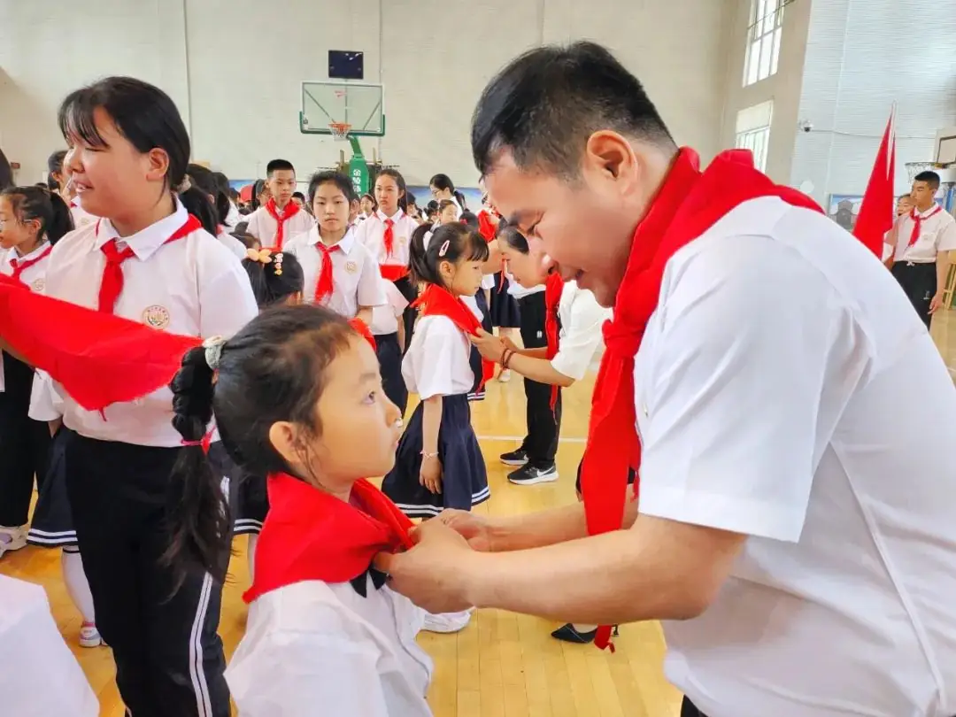 红领巾爱祖国——金谟小学少先队新队员入队仪式 第35张 红领巾爱祖国——金谟小学少先队新队员入队仪式 第35张