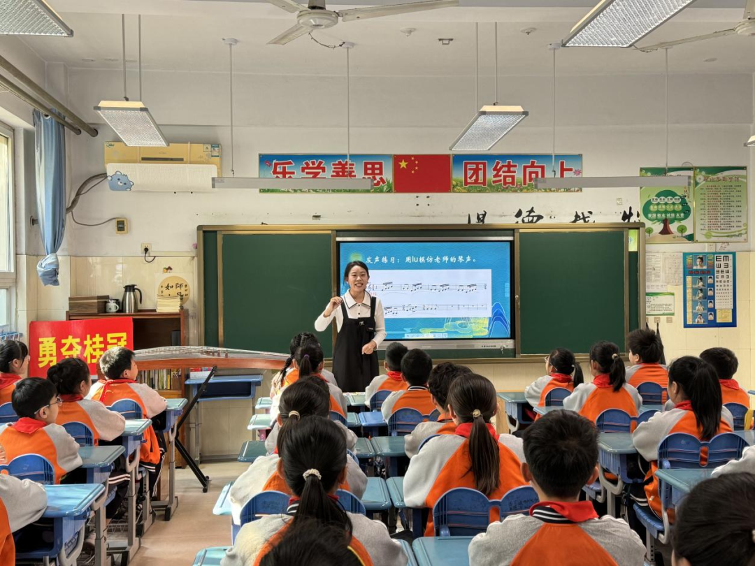展风采、促成长、争达标——新乡市外国语小学2024年度技能学科青年教师达标课活动掠影 第3张 展风采、促成长、争达标——新乡市外国语小学2024年度技能学科青年教师达标课活动掠影 第3张