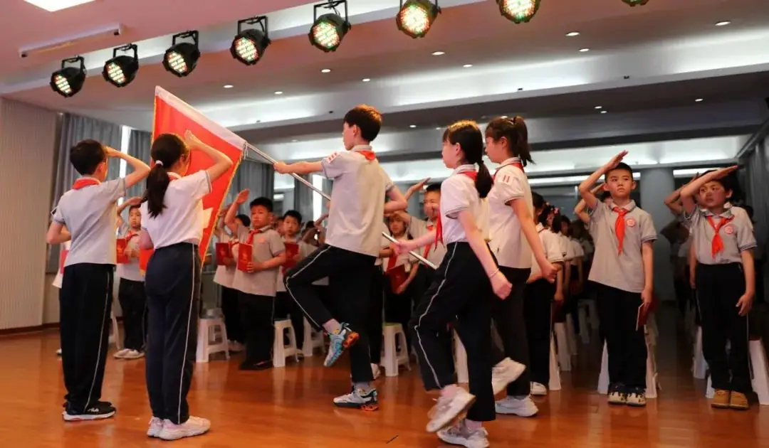 梅园小学2024年二年级入队仪式暨东海局新老结对关爱梅园学子活动 第61张