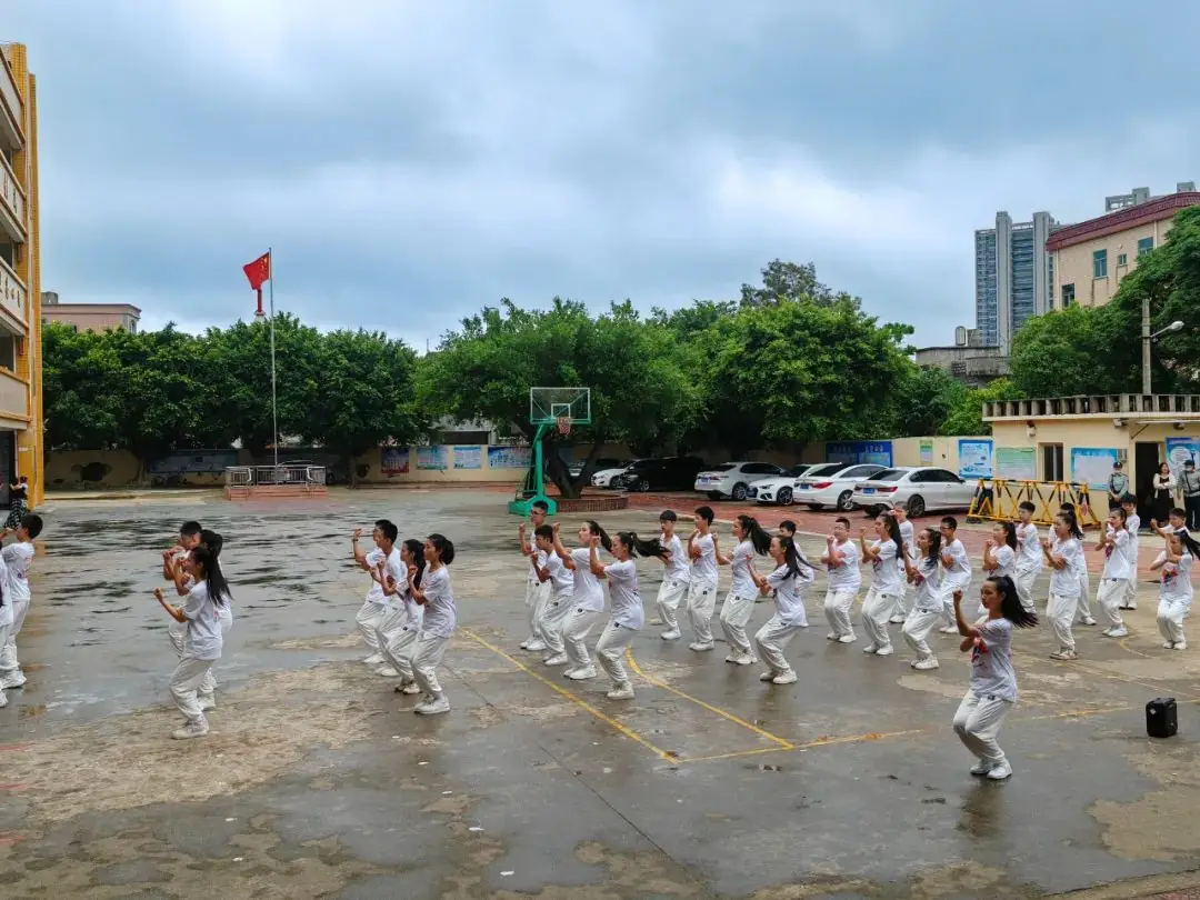 平潭岚城乡中心小学“绿色奥运,环保前行”第六届健体节 第48张 平潭岚城乡中心小学“绿色奥运,环保前行”第六届健体节 第48张