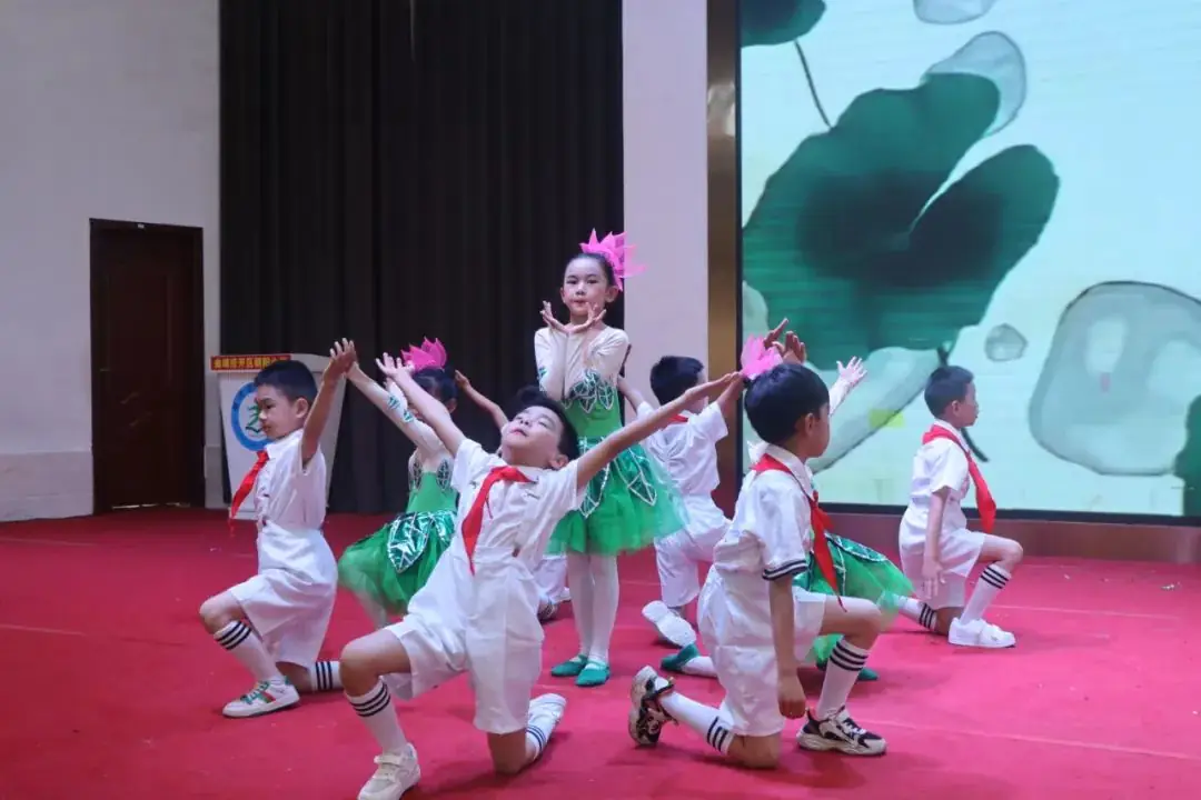 童心飞扬 梦想起航——曲靖经开区朝阳小学“六一”文艺汇演一年级专场 第114张 童心飞扬 梦想起航——曲靖经开区朝阳小学“六一”文艺汇演一年级专场 第114张