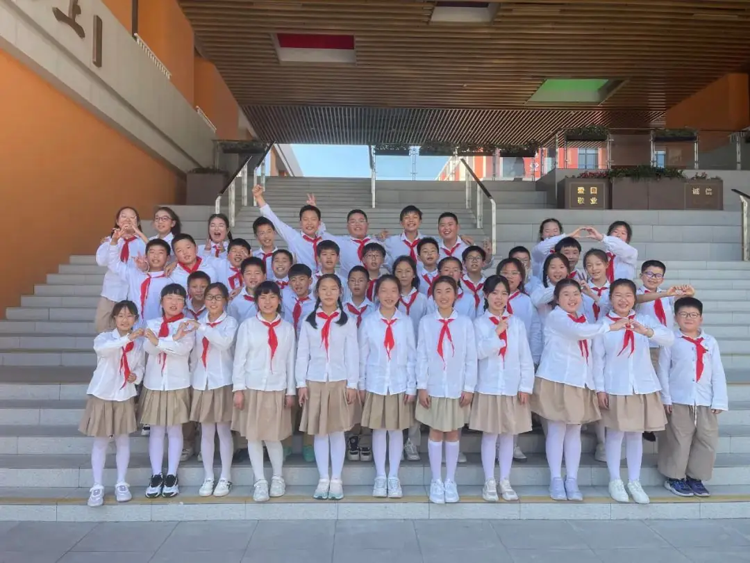 【友谊路小学 情感德育】“桌”尔不凡 舞动童年——第三届校园课桌舞大赛(四年级专场) 第7张