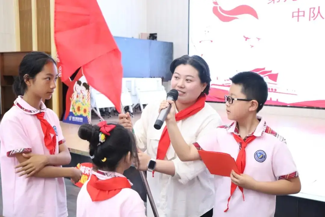 红领巾爱祖国 ——枝江英杰小学开展六一主题队日暨新队员入队仪式活动 第35张