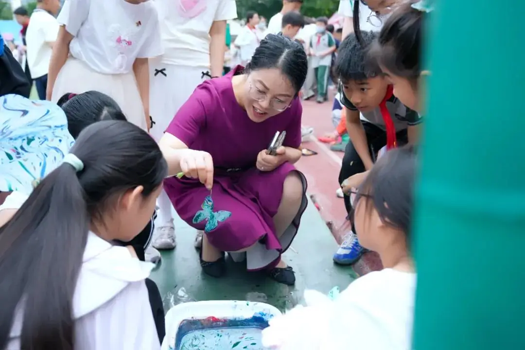 瞧,谁家的小学六一儿童节这样过!——郑州中学第四附属小学第三届爱心义卖暨社团展演活动 第43张 瞧,谁家的小学六一儿童节这样过!——郑州中学第四附属小学第三届爱心义卖暨社团展演活动 第43张