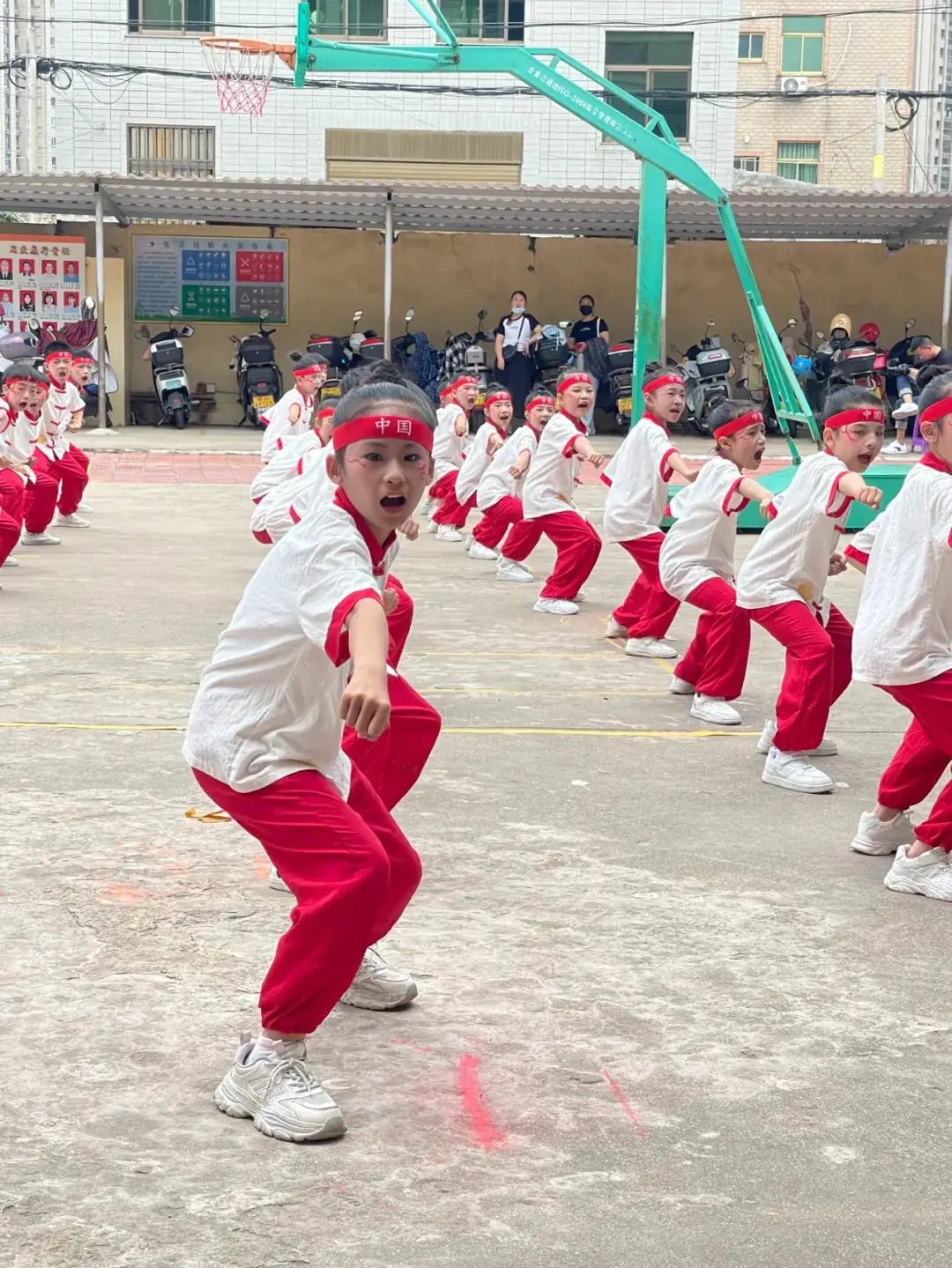平潭岚城乡中心小学“绿色奥运,环保前行”第六届健体节 第52张 平潭岚城乡中心小学“绿色奥运,环保前行”第六届健体节 第52张