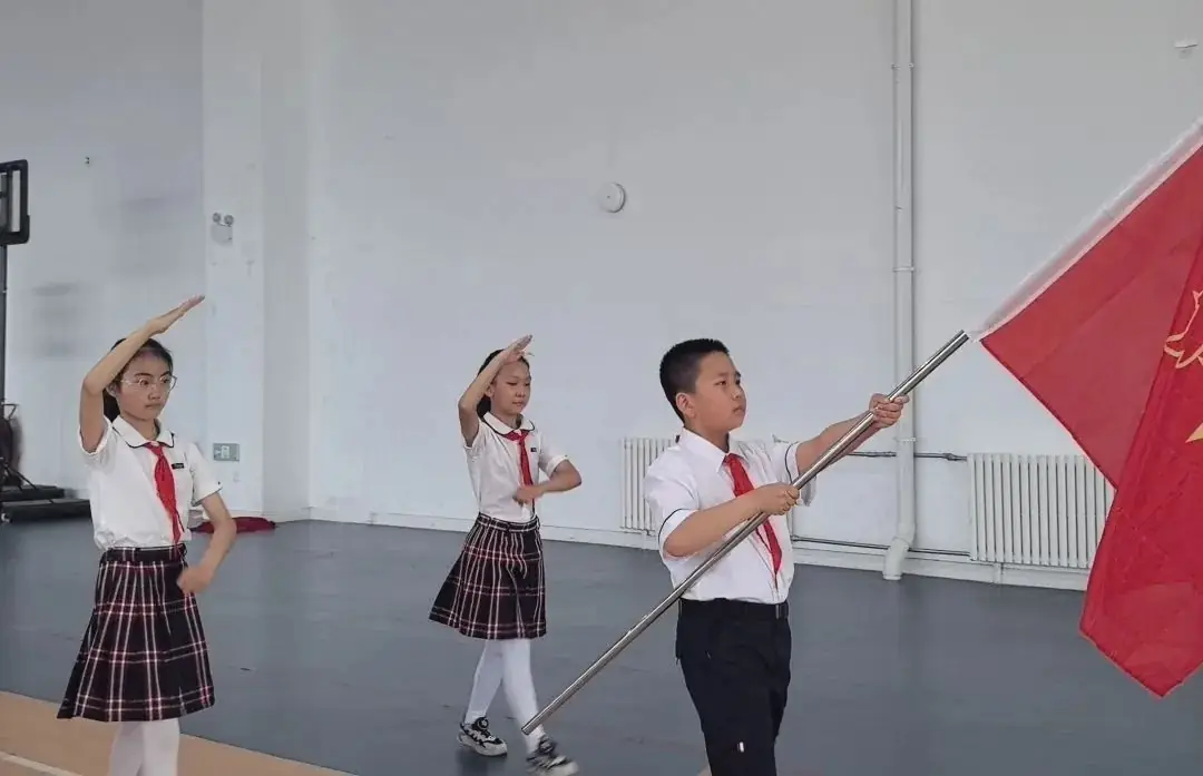 【筑梦熙华·入队仪式】济南市历下区熙华小学”红领巾爱祖国——争做新时代好少年”一年级入队仪式 第35张