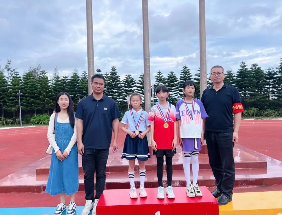平潭岚城乡中心小学“绿色奥运,环保前行”第六届健体节 第69张 平潭岚城乡中心小学“绿色奥运,环保前行”第六届健体节 第69张