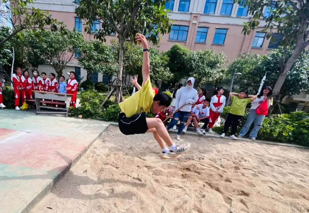 平潭岚城乡中心小学“绿色奥运,环保前行”第六届健体节 第34张 平潭岚城乡中心小学“绿色奥运,环保前行”第六届健体节 第34张