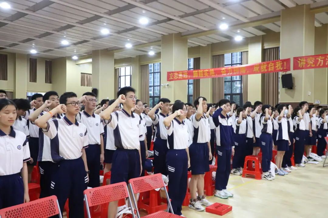 龙翔万里 决胜中考 ——广州市番禺区广铁一中铁英学校2024届初三年级中考冲刺动员大会 第82张 龙翔万里 决胜中考 ——广州市番禺区广铁一中铁英学校2024届初三年级中考冲刺动员大会 第82张