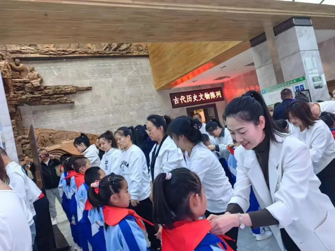 鸡冠区东风小学举行“红领巾爱祖国”新队员分批入队仪式 第18张 鸡冠区东风小学举行“红领巾爱祖国”新队员分批入队仪式 第18张