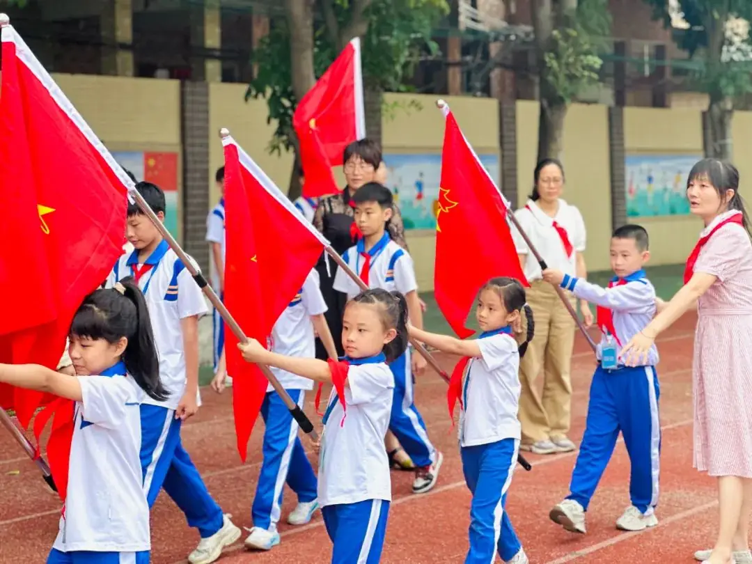 你好·少先队——西社幼儿园大班级到报国小学观礼少先队员入队仪式! 第28张