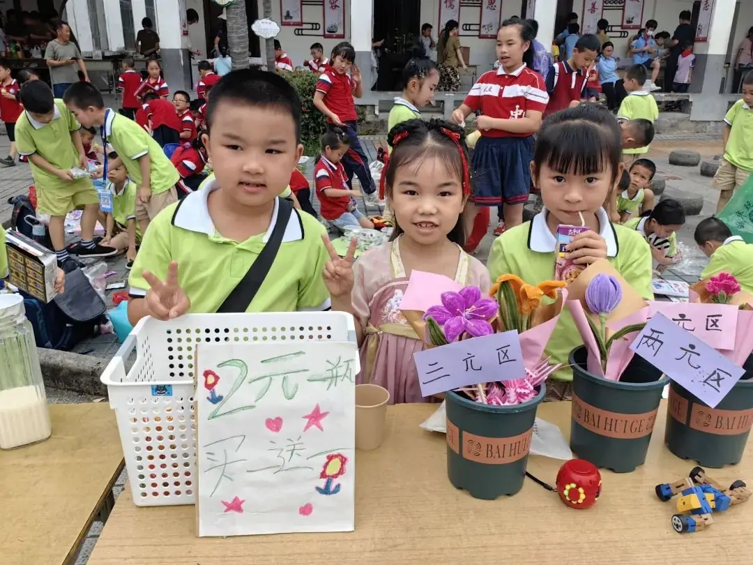 【凯风小学•德育】公平小市场 快乐伴成长——桂林市凯风小学开展庆“六一”商品交易会 第17张 【凯风小学•德育】公平小市场 快乐伴成长——桂林市凯风小学开展庆“六一”商品交易会 第17张